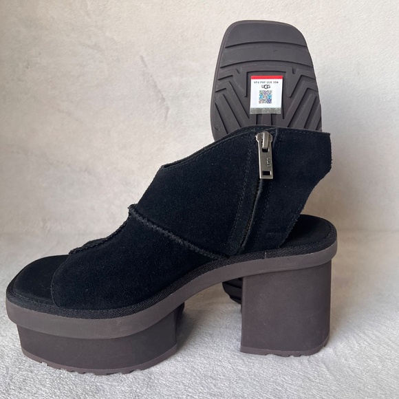 UGG Women's Black New Heights 4" Platform  Sandals  Size US 9 - Picture 16 of 16